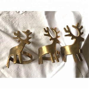 Anillos de Servilleta Chapados en Oro con Diseño de Ciervo, Anillos de Servilleta de Latón Pulido, Anillos de Servilleta Decorativos de Resina con Diseño de Coral para Mesa de Boda - Product Image 1