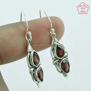 Belles boucles d'oreilles en pierre de grenat en argent sterling 925 faites à la main Style vintage directement du fournisseur indien - Product Image 2