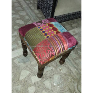 Prix de gros Pouf ottoman brodé personnalisable Idéal pour ajouter une touche unique à votre intérieur au prix d'usine - Product Image 4
