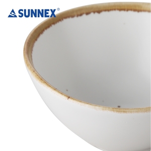 Cuenco de cerámica de porcelana elegante japonés con borde marrón - Product Image 2