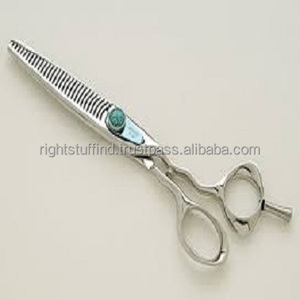 กรรไกรตัดขนสุนัขและแมวแบบมืออาชีพใบมีดสแตนเลสสำหรับแต่งขนสัตว์เลี้ยง - Product Image 1