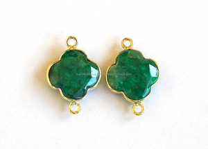 Boucles de pierres précieuses émeraude teintées Trèfle Forme Double Bail Plaqué Or À Facettes À La Main Pendentif Charme Lunette Connecteur - Product Image 2