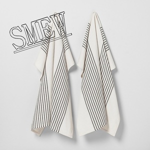 Juego de 2 toallas de cocina comprimidas de Navidad y Halloween estilo liso con rayas negras/blancas - Product Image 1