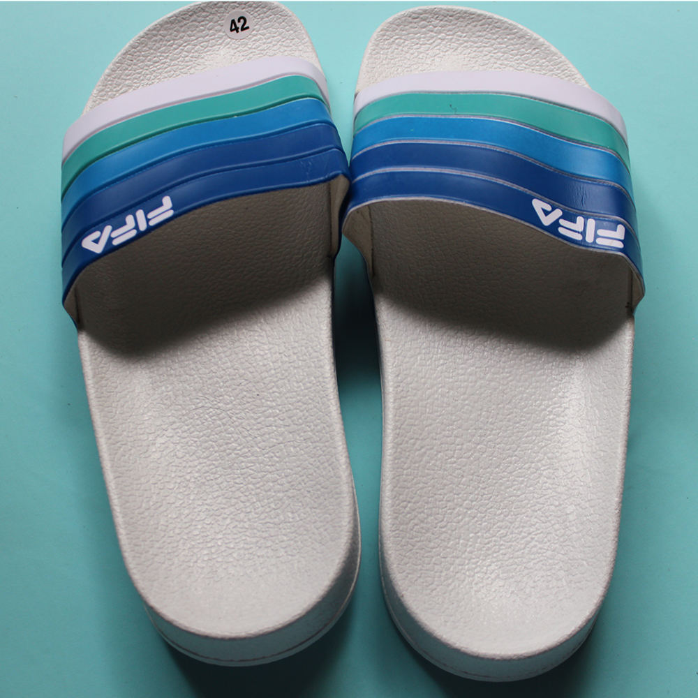 สีขาวและสีฟ้า