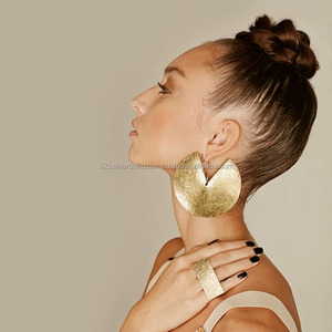 Latón africano inspirado diseñador hecho a mano de las mujeres de la moda pendientes - Product Image 2