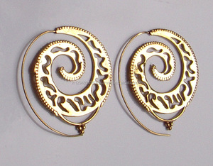 Pendiente de espiral grande para mujer, pendiente de aro de latón hecho a mano, sin níquel, 2021 - Product Image 3