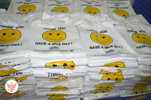 ผ้าโพลีเอสเตอร์แบบนำกลับมาใช้ใหม่พิมพ์โลโก้แบบกำหนดเองเสื้อยืดซูเปอร์มาร์เก็ตนำกลับมาใช้ใหม่ - Product Image 3