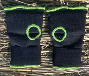 Équipement de boxe et protection Gants intérieurs rembourrés en fibre de carbone tissée en gel d'entraînement avec enveloppes extensibles pour les mains Fermeture à crochet et boucle - Product Image 2