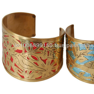 Accessoire de mode de bracelet manchette à motif feuillu à la mode avec un design unique - Product Image 1