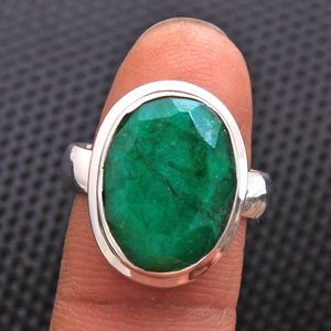 Anillo de Plata de Ley 925 con Gema de Esmeralda de la Mina Sakota con Corte Facetado, Joyería Hecha a Mano al por Mayor en Línea - Product Image 2