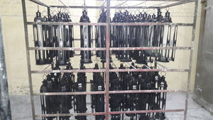 Noir rouge écologique fait à la main intérieur extérieur jardin décoratif suspendu verre métal marocain lanterne mariage pièce maîtresse - Product Image 3