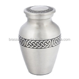 คลาสสิกที่ระลึก Pewter เผาศพโกศอุปกรณ์งานศพ BRASSWORLD อินเดีย - Product Image 1