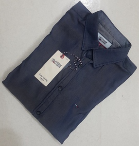 Chemise habillée 100% coton coupe ajustée pour homme Collection surplus de marque pour le printemps Fabriqué au Bangladesh Abordable - Product Image 1