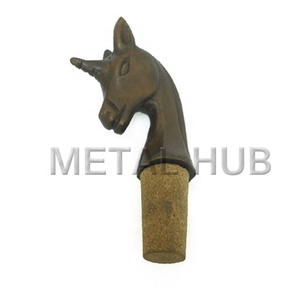 จุกปิดขวดไวน์โลหะลายยูนิคอร์น พร้อมโลโก้ที่ปรับแต่งได้ ผลิตจากไม้และจุกก๊อก เหมาะสำหรับใช้ในบ้าน งานแต่งงาน ร้านอาหาร และโรงแรม - Product Image 1