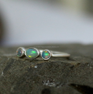 Bague empilable en argent Sterling opale bleue bague à trois opales pierre gemme haute qualité plaine étincelle bague à la main en argent 925 - Product Image 5