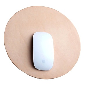 Tapis de souris rond en cuir avec base antidérapante de haute qualité - Product Image 1