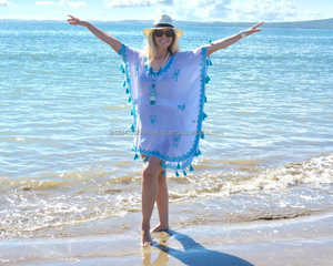 ชุดเดรสเสื้อปอนโชสีขาวสดใสสำหรับใส่ในวันหยุดแต่งพู่ประดับด้วยจีบริมชายหาด - Product Image 2