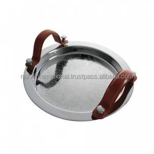 Bandeja de servicio de acero inoxidable con acabado de espejo, con mango de cuero - Product Image 1