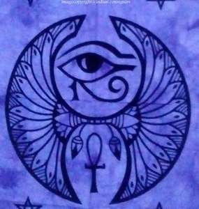 Hermoso tapiz pequeño de algodón para decoración de puerta, póster colgante de pared, Ojo de Horus impreso hecho a mano por consignadores indios - Product Image 1