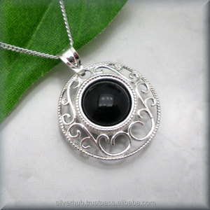 Bijoux de créateur en argent sterling 925 de forme ronde en onyx noir avec pendentif en pierre précieuse pour belles femmes ODM OEM - Product Image 1