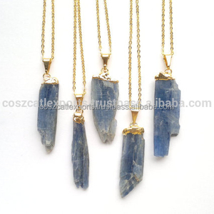 Collier pendentif en argent sterling plaqué or avec pointe en kyanite, charme en kyanite brute, style bohème, pendentifs fins, charmes - Product Image 1
