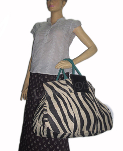 Bolsa de Yute Grande Lowellcraft con Estampado Animal Personalizado para Mujer, con Cierre de Cordón y 1 Compartimento - Product Image 3