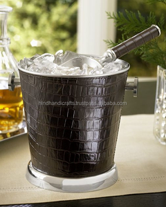 Cubo de hielo de champán hecho en latón, con cubierta de cuero y mango - Product Image 2