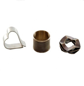 Anillo de servilletas de diseñador de METAL - Product Image 1