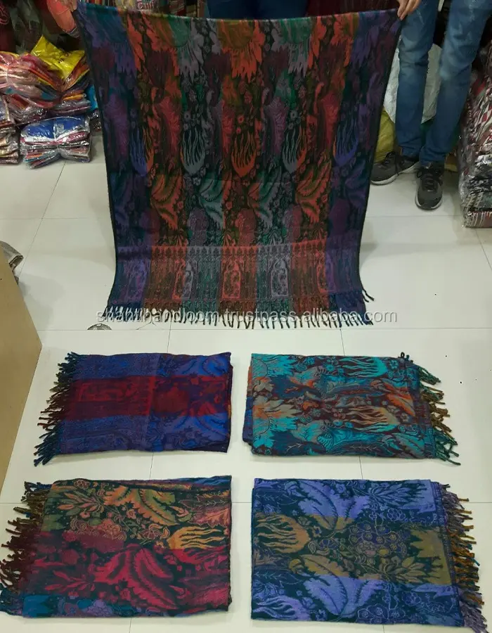 Handmade woolen shawl for the women