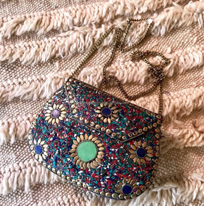 Bolso de mano de noche de tela de seda de imitación ecológico hecho a mano para mujer al por mayor personalizado con forro de tela suave y cadena dorada - Product Image 4