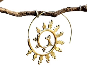 ต่างหูทองเหลืองอินเดีย ดีไซน์เก๋ สีทอง สำหรับผู้หญิงและเด็กผู้หญิง เครื่องประดับทันสมัย ของขวัญวันเกิด ขายส่ง - Product Image 2