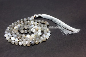 ลูกปัดมูนสโตนเกรดพรีเมียม สีเทาเหลือบรุ้ง ขนาด 7 มม. สร้อยมาลาแบบยาว งานแฮนด์เมด เครื่องประดับอัญมณีสำหรับทุกเพศ - Product Image 3