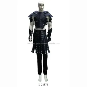 Plastron en cuir avec protège-épaules, protège-bras et jupe - Product Image 1