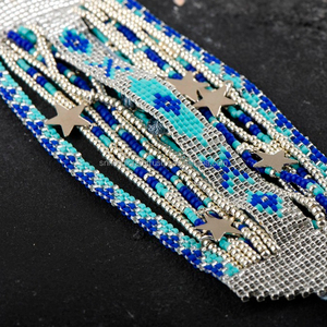   Pulsera gruesa de varias piezas, hecha a mano, con piedras Miyuki azules y plateadas, de la colección Handmade Happiness. - Product Image 1
