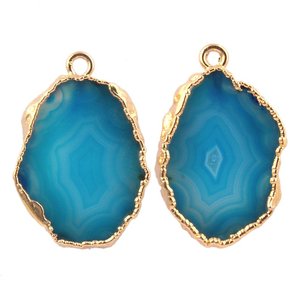 Conector de pendiente de rebanada de ágata azul cielo Natural de aspecto caro, Conector de par de suministro de fabricación de bricolaje con bordes galvanizados de oro y latón - Product Image 1