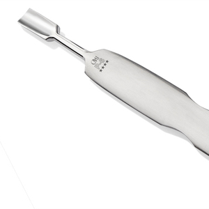 OMI Kit de manucure et pédicure en acier inoxydable durable à une seule extrémité, ligne de produits phares P-06, pousse-cuticules 108 mm de longueur, finition grise - Product Image 1