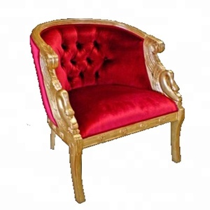 Sillones de terciopelo rojo estilo Luis XV con capitoné y estructura de madera para sala de estar - Product Image 1