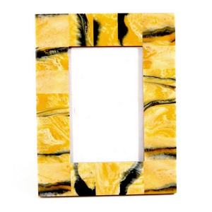 Los fabricantes indios de resina y madera MDF marco de fotos con resina Chips de marco de imagen por Axiom acentos para el hogar - Product Image 1