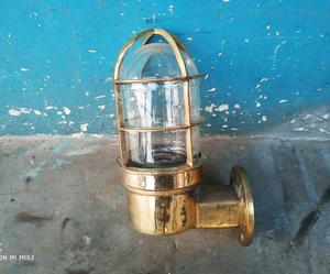 Lampe de passage vintage en laiton Dae Yang pour utilisation en marina, fabriquée en Chine - Product Image 4