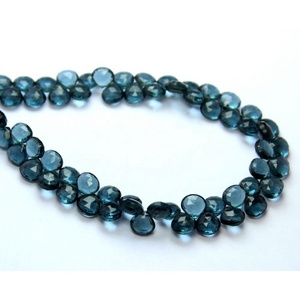 Cuentas de cuarzo Topacio Azul Londres naturales hechas a mano en forma de corazón Briolette excelente calidad a precios al por mayor - Product Image 3