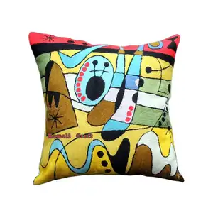 Funda de cojín amarilla abstracta Picasso bordada a mano - Product Image 1