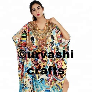 Caftán con cuello en V y estampado Digital de tendencia al por mayor, caftán largo Maxi de ajuste relajado con poncho de cuello adornado, caftán cubierto - Product Image 1