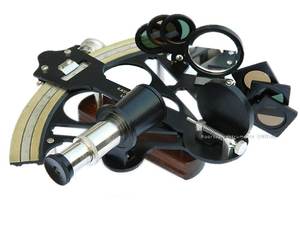 Sextante de latón macizo con acabado negro, instrumento de astrolabio para navegación, decoración náutica pirata, suministros marinos - Product Image 2