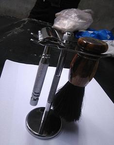 Juego de soporte para maquinilla de afeitar y brocha de afeitar - Product Image 3