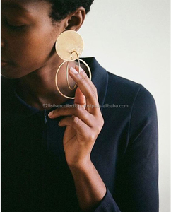 Pendientes de tuerca redondos grandes tribales de latón rellenos de oro para mujer románticos elegantes para regalo de aniversario de compromiso de fiesta - Product Image 2