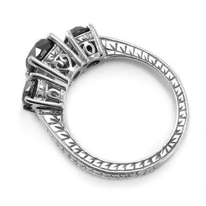 Anillo de diamantes negros de tres piedras de 2 quilates en oro blanco de 14K Anillos de compromiso de 3 piedras hechos en oro blanco de 14K - Product Image 2