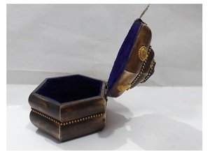 Hermosa caja de joyería con incrustaciones de hueso indio en muchos colores Caja de incrustaciones de madera hecha a mano directamente de la India - Product Image 6