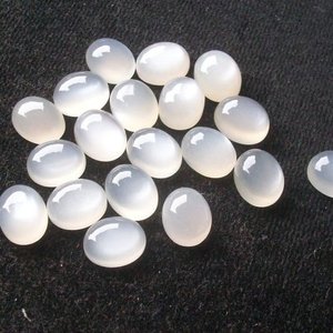 5mm 6mm 7mm pierre de lune blanche naturelle Cabochons en vrac pierres précieuses calibrées ovales lisses en ligne prix de gros fabriqué Alibaba - Product Image 1
