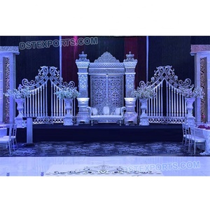 Decoración Dorada para Escenario de Nikah Musulmán, Escenario de Walima Musulmán con Panel Mehrab, Impresionantes Pilares Dorados, Escenario de Boda - Product Image 2