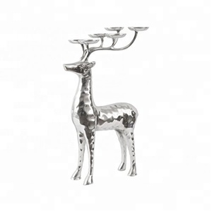 Portavelas de metal pulido de 6 pilares con figura de Reno navideño con efecto ondulado para decoración del hogar - Product Image 1